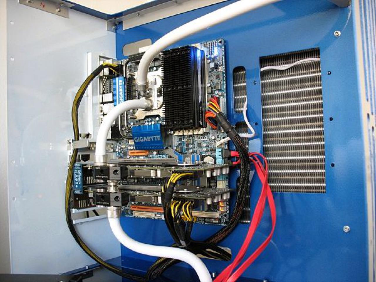 [25/11/2011] Casecon White Giant: Alu-Gehäuse nach Maß für einen Riesen-Radiator (72)
