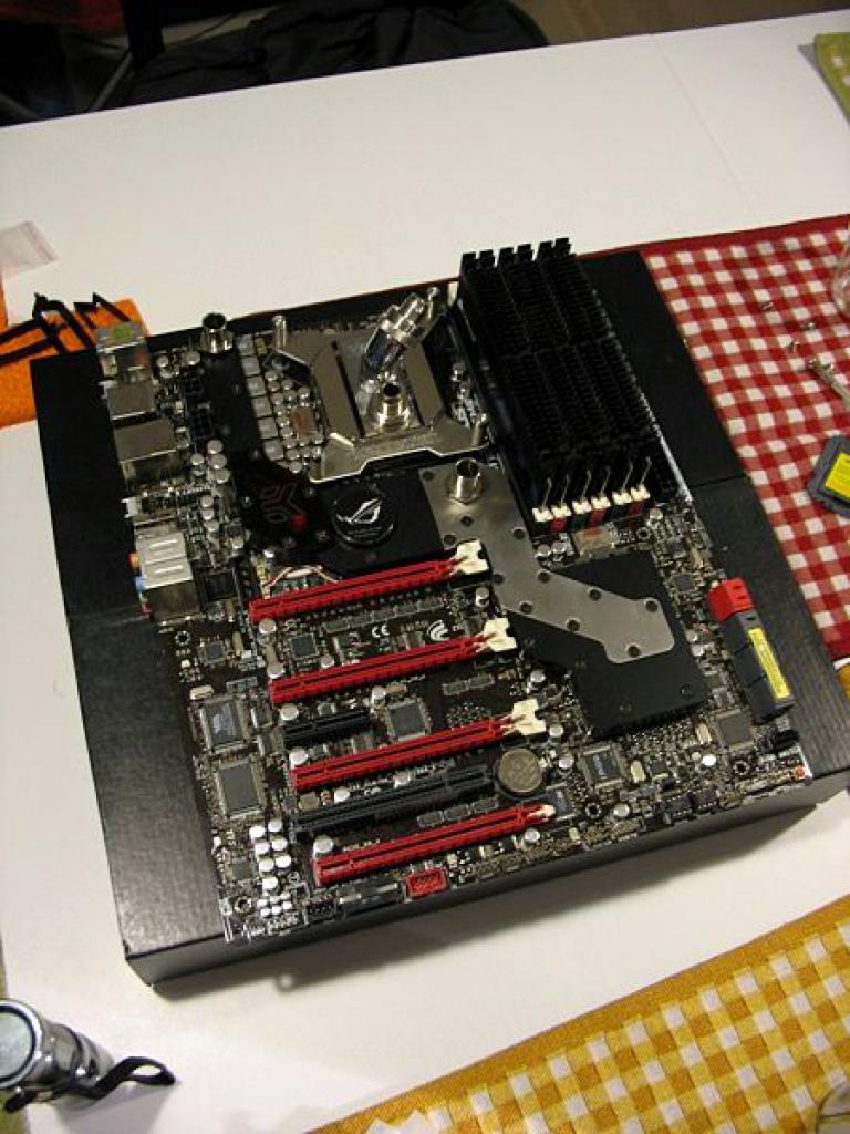 [25/11/2011] Casecon White Giant: Alu-Gehäuse nach Maß für einen Riesen-Radiator (77)