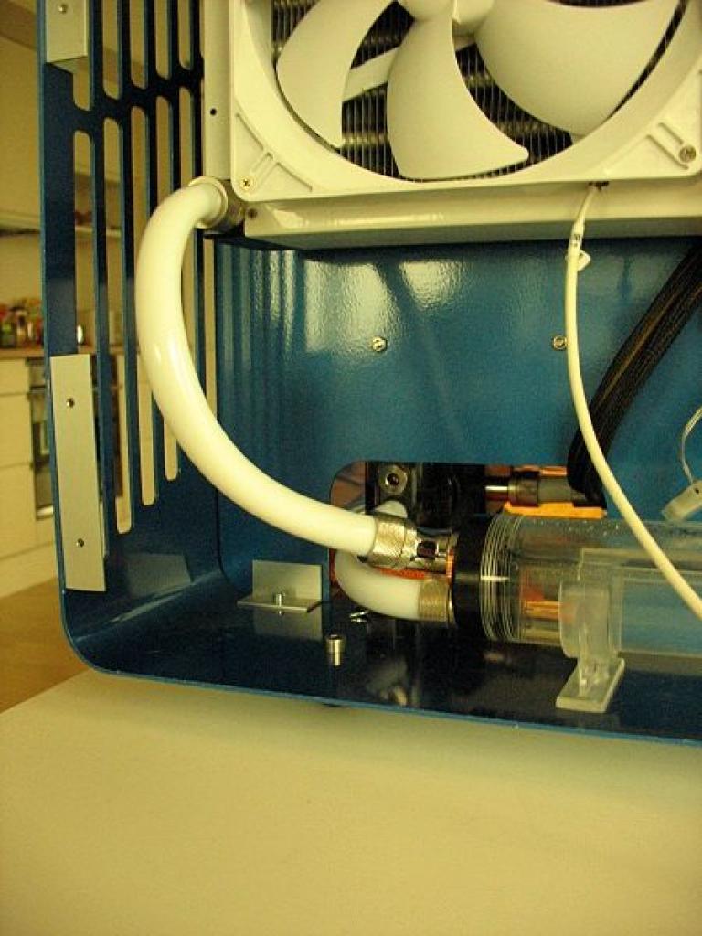 [25/11/2011] Casecon White Giant: Alu-Gehäuse nach Maß für einen Riesen-Radiator (78)