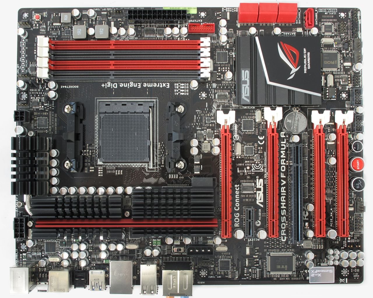 [23/12/2011] Nominiert für Hardwareprodukt des Jahres: AMD 990FX (im Bild Asus Crosshair V Formula)