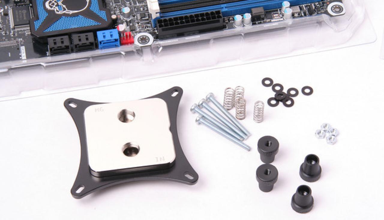 [30/12/2011] DD-M6 - neuer CPU-Wasserkühler von Danger Den in Messing- und Nickelausführung. (10)
