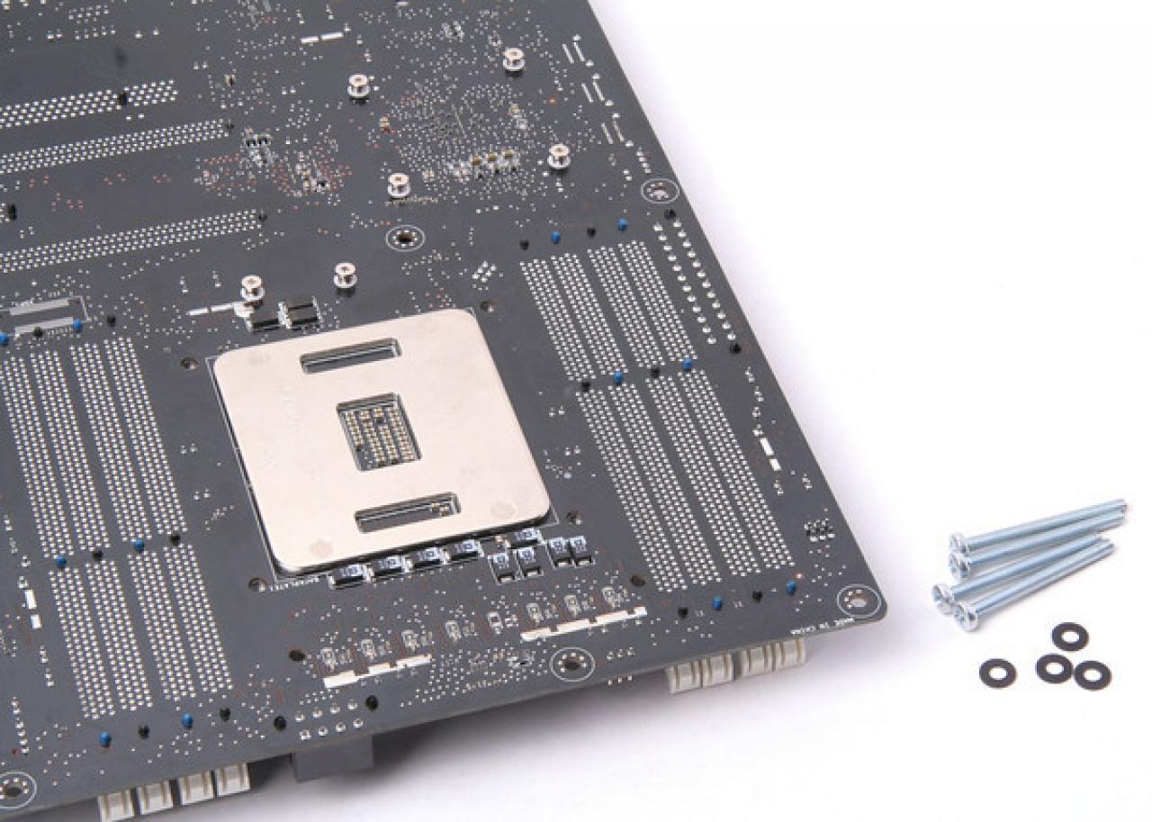 [30/12/2011] DD-M6 - neuer CPU-Wasserkühler von Danger Den in Messing- und Nickelausführung. (11)