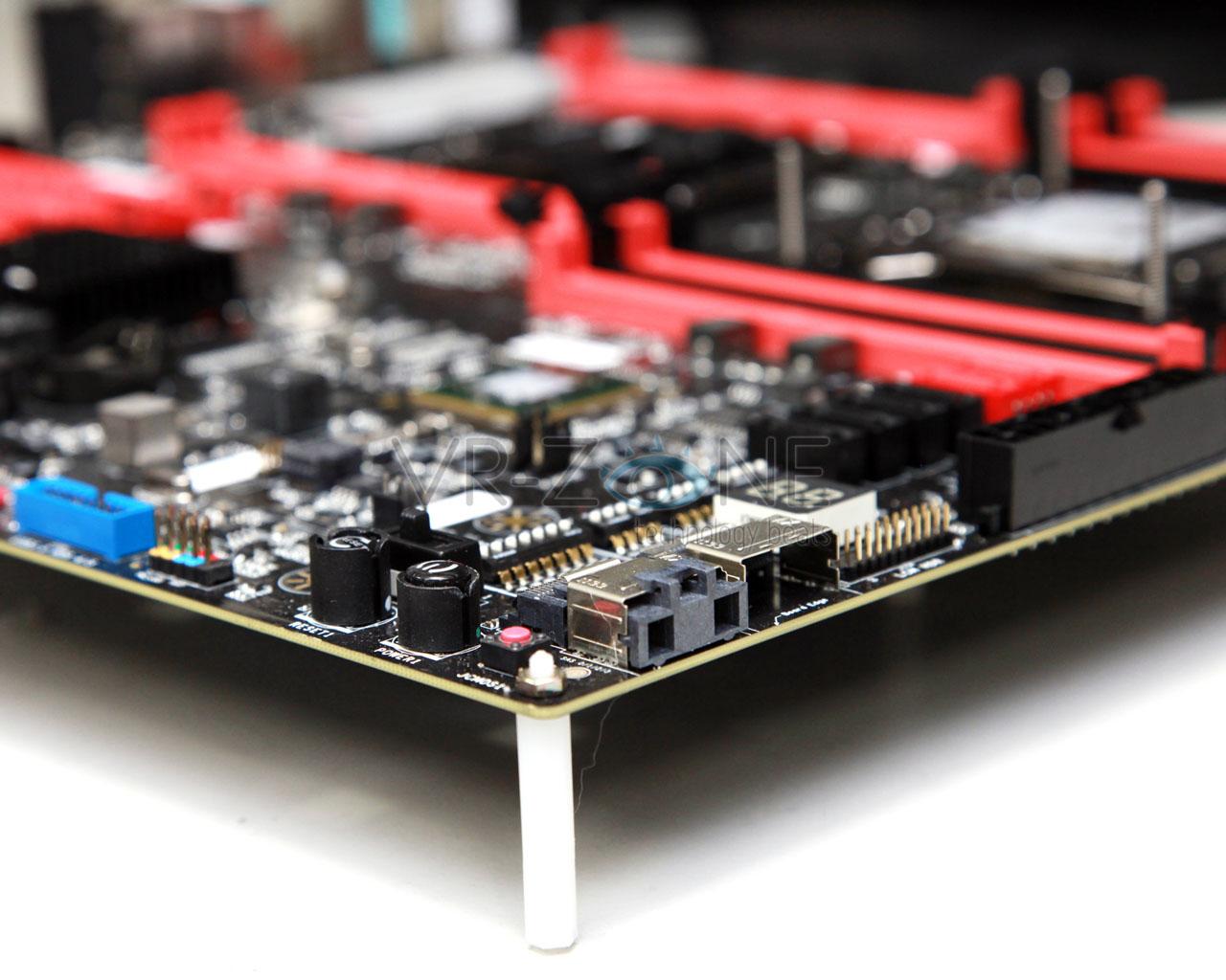 [13/12/2011] EVGA SR-X - Dual-Sockel-2011-Motherboard im Dezember 2011. (6)