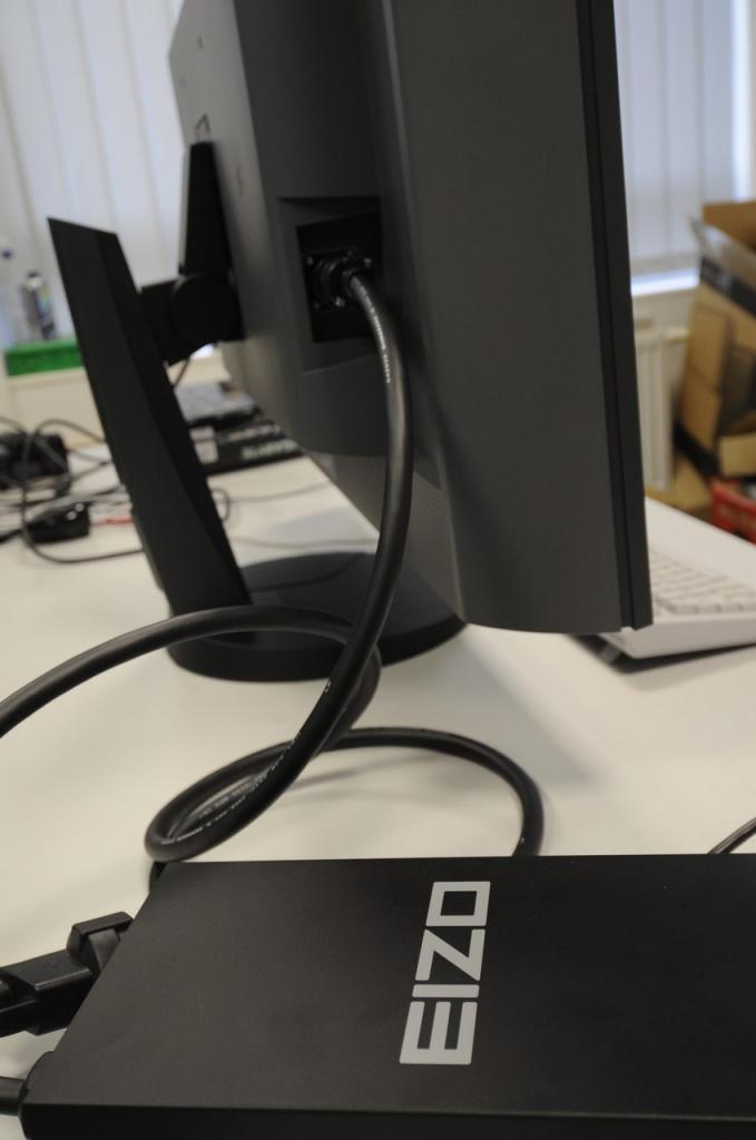[13/12/2011] Eizo stellt 36,4 Zoll-Display mit 4.096 x 2.160 Pixeln vor (4)