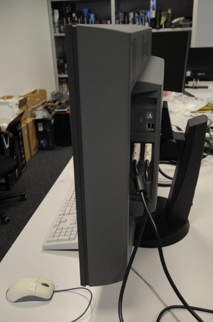 [13/12/2011] Eizo stellt 36,4 Zoll-Display mit 4.096 x 2.160 Pixeln vor (6)