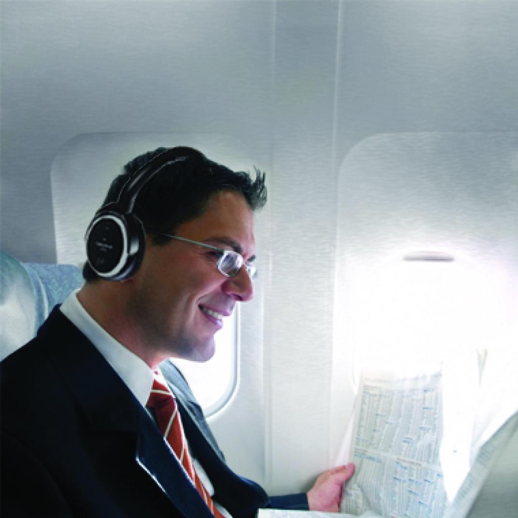 [16/12/2011] Creative HN-900 - Neue Kopfhörer für daheim und unterwegs mit Geräuschunterdrücker. (3)