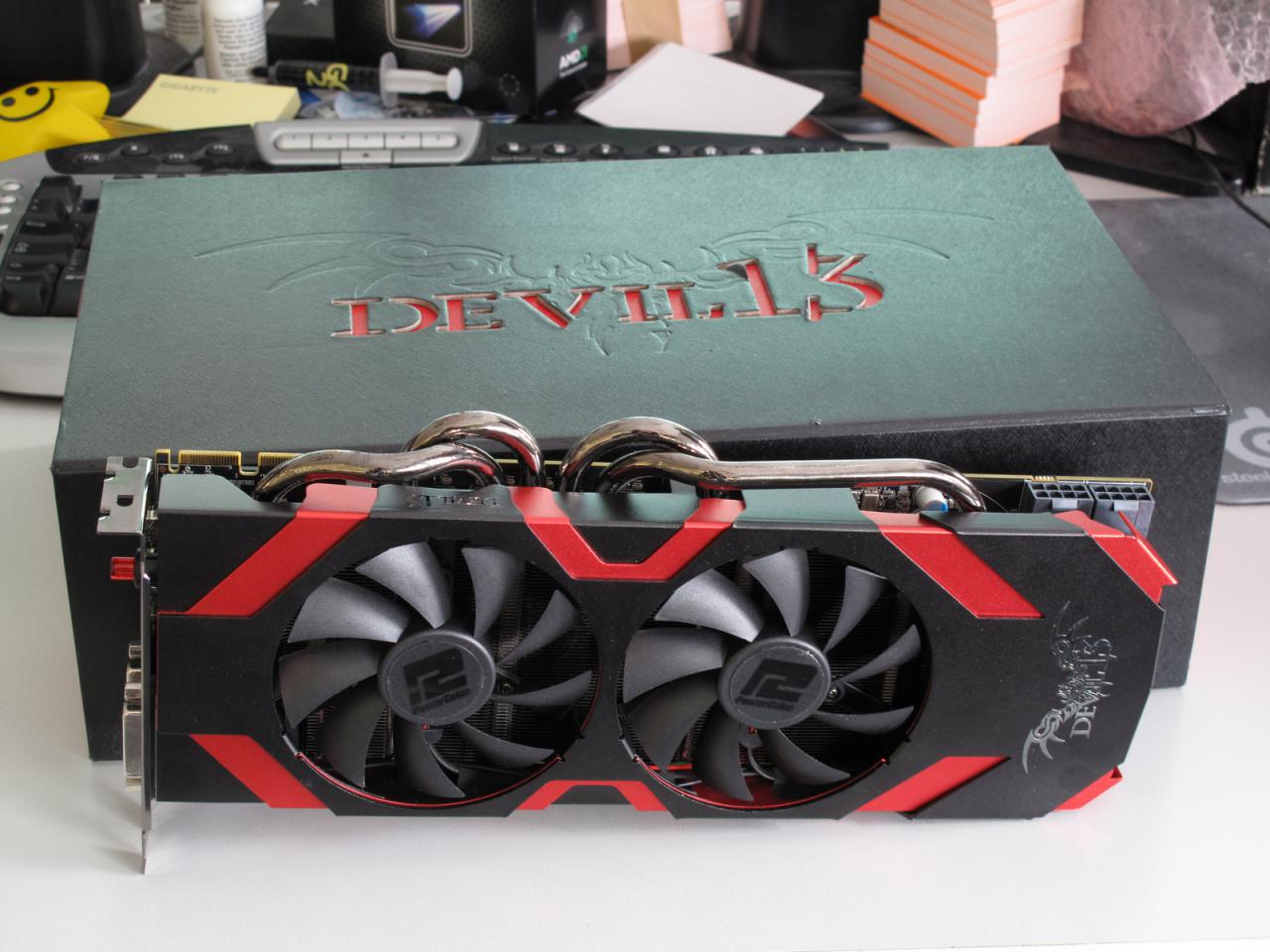 [02/12/2011] Nomen est Omen? Zumindest wenn es nach der Bezeichnung der HD 6970 aus dem Hause Powercolor geht, sollte dieser 3D-Beschleuniger teuflisch schnell sein. Bleibt zu hoffen, dass die 13 nicht für eine Fertigung am gleichnamigen Freitag steht. Doch auch das ist besser als ein Montagsmodell. 