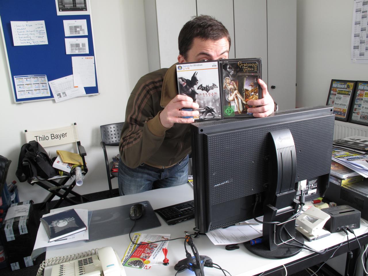 [02/12/2011] Als virtueller Flattermann Gangster jagen und die Katzenfrau daten oder doch lieber mit Grotesque Tactics 2 in düstere Dungeons abtauchen: Wenn man wie das PCGH-Oberhaupt Thilo sowohl Action-Ttiel als auch Strategie-Rollenspiel-Hybriden mag, fällt einem die Entscheidung halt schwer.