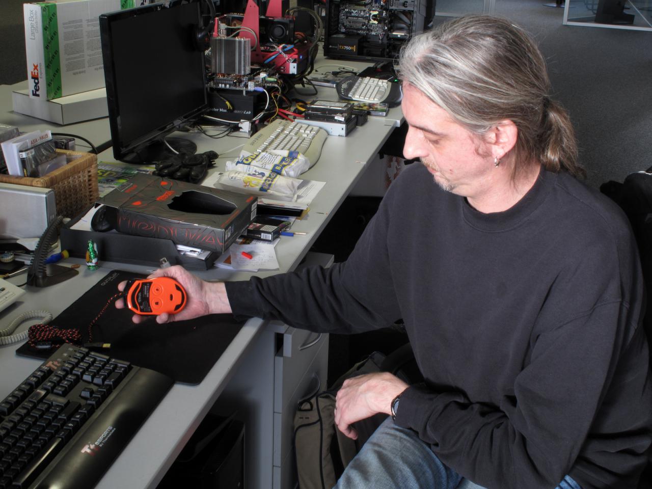[16/12/2011] Innovativ oder unnötig, fragt sich unser Spieleonkel und Maustester beim Betrachten der Meduza HDST Gaming Mouse von Epicgear, die gleich mit zwei Abtastsensoren (Laser + Infrarot) ausgestattet ist. Bleibt abzuwarten, ob doppelt gemoppelt auch wirklich was taugt.