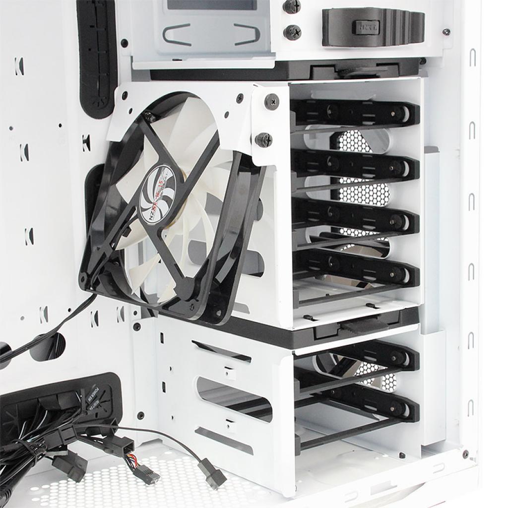 [02/12/2011] NZXT Phantom (31)