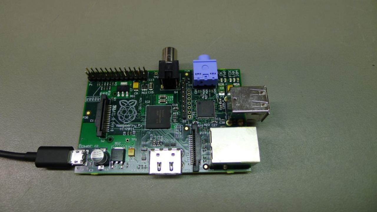 [25/12/2011] Raspberry Pi: 25-Dollar-PC von Elite-Erfinder Braben ab Januar in Serie? (3)