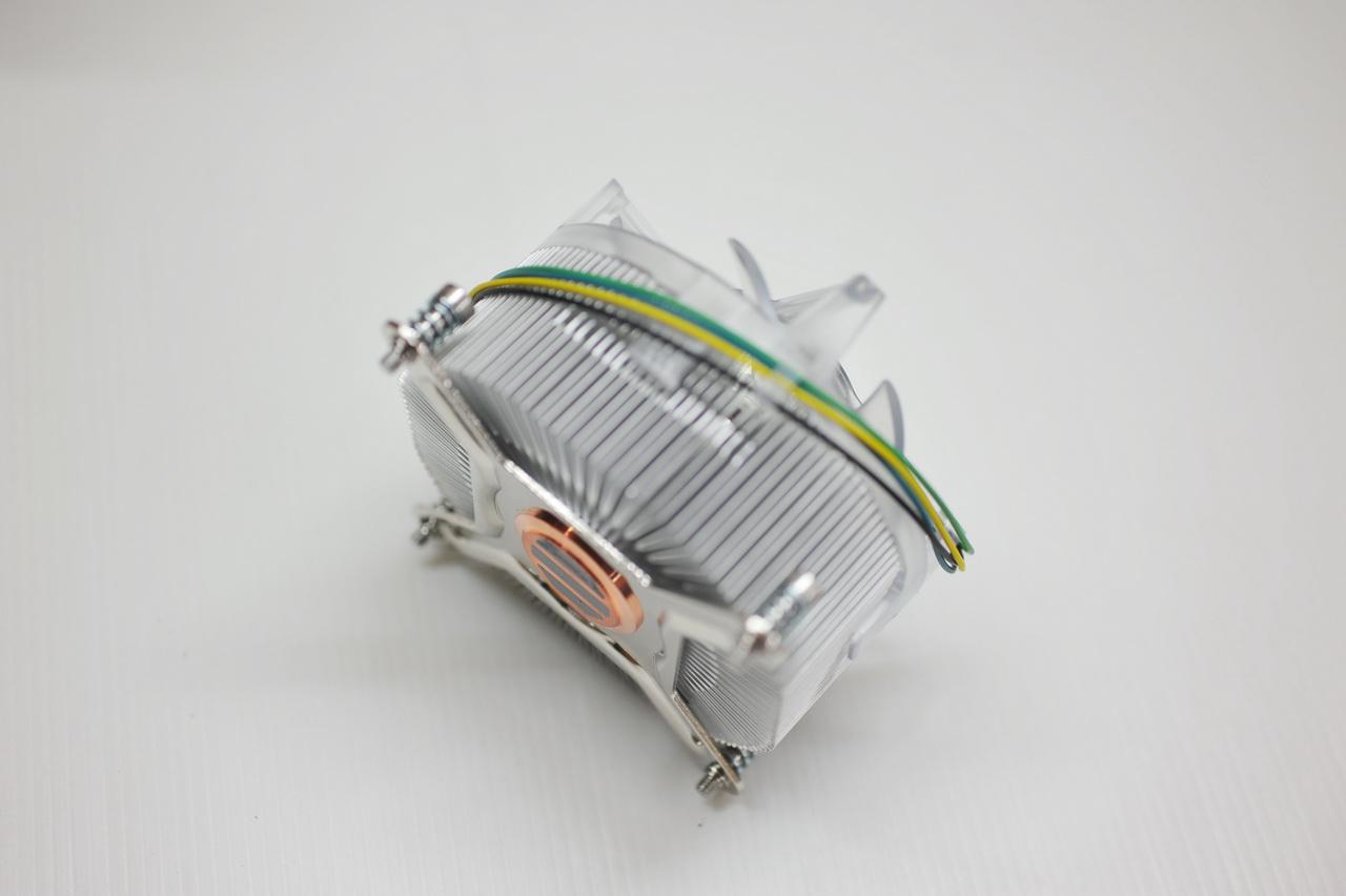 [27/12/2011] Xeon E5-2687W - Engineering Sample des Achtkerners in Aktion gesichtet . (4)