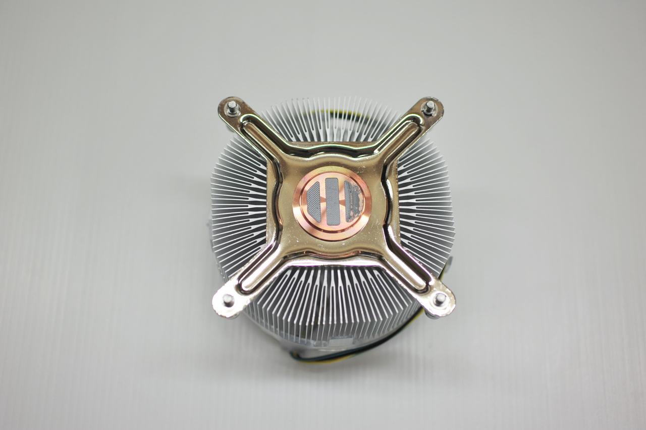 [27/12/2011] Xeon E5-2687W - Engineering Sample des Achtkerners in Aktion gesichtet . (6)