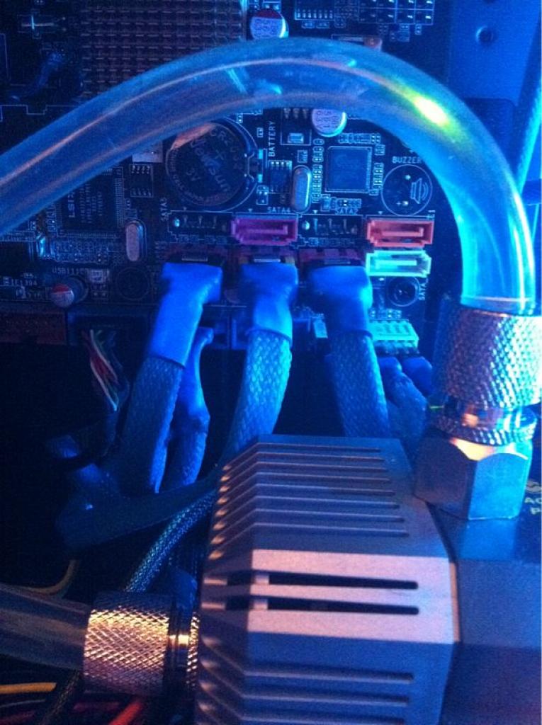 [22/12/2011] Wakü-Casemod Drunken Blue: Kein Kind von Trauer (13)