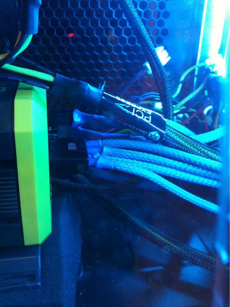 [22/12/2011] Wakü-Casemod Drunken Blue: Kein Kind von Trauer (14)