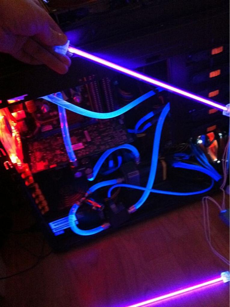 [22/12/2011] Wakü-Casemod Drunken Blue: Kein Kind von Trauer (16)