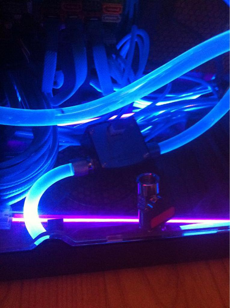 [22/12/2011] Wakü-Casemod Drunken Blue: Kein Kind von Trauer (25)