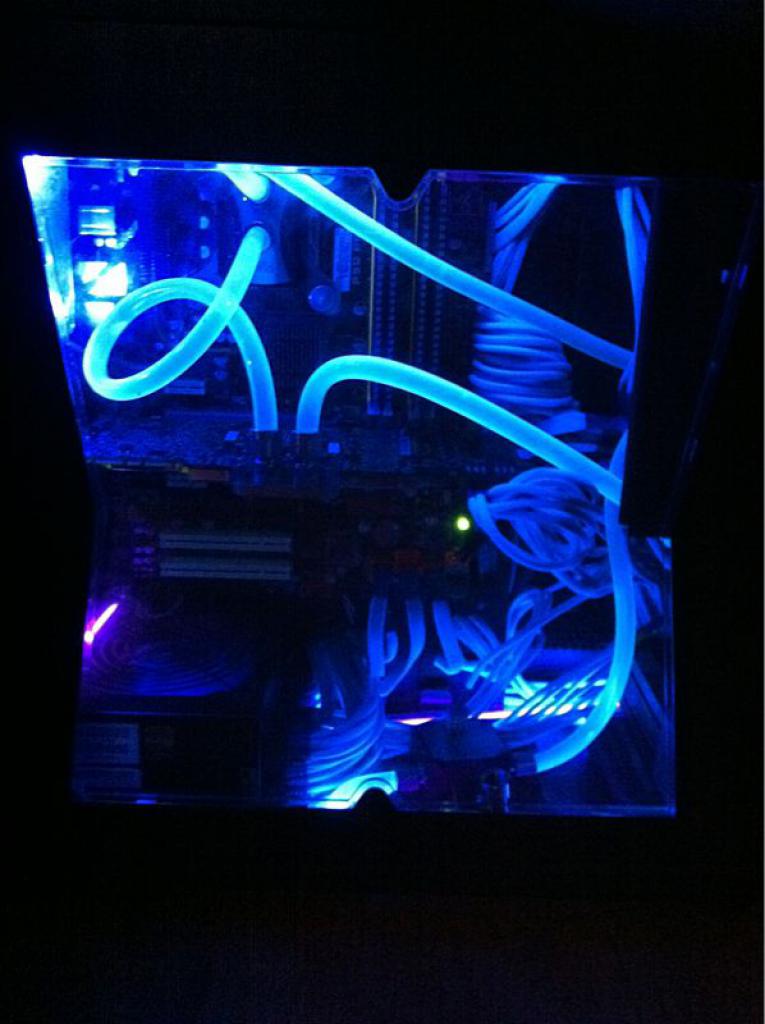 [22/12/2011] Wakü-Casemod Drunken Blue: Kein Kind von Trauer (35)