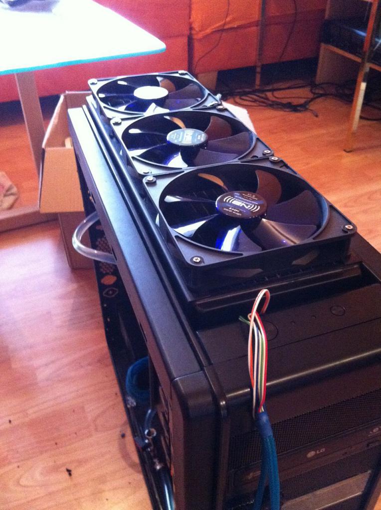 [22/12/2011] Wakü-Casemod Drunken Blue: Kein Kind von Trauer (48)