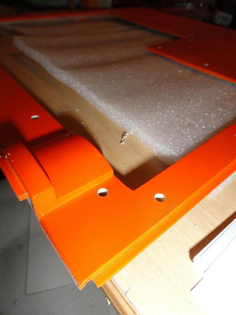[09/12/2011] Jetzt mit orange-grauen Laufwerken, Board-Beleuchtung und mehr (11)