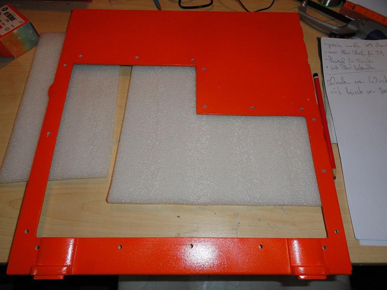 [09/12/2011] Jetzt mit orange-grauen Laufwerken, Board-Beleuchtung und mehr (12)