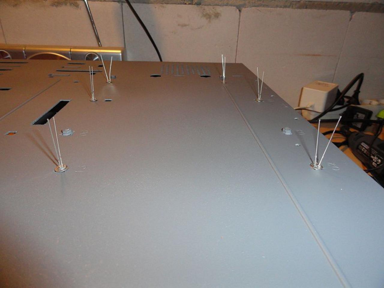 [09/12/2011] Jetzt mit orange-grauen Laufwerken, Board-Beleuchtung und mehr (22)