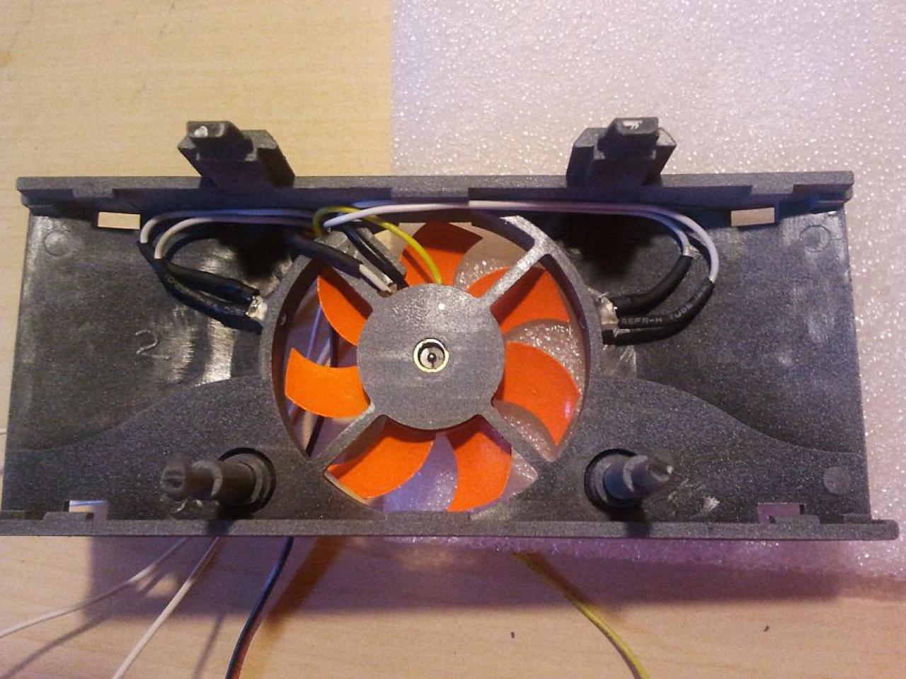 [09/12/2011] Jetzt mit orange-grauen Laufwerken, Board-Beleuchtung und mehr (44)