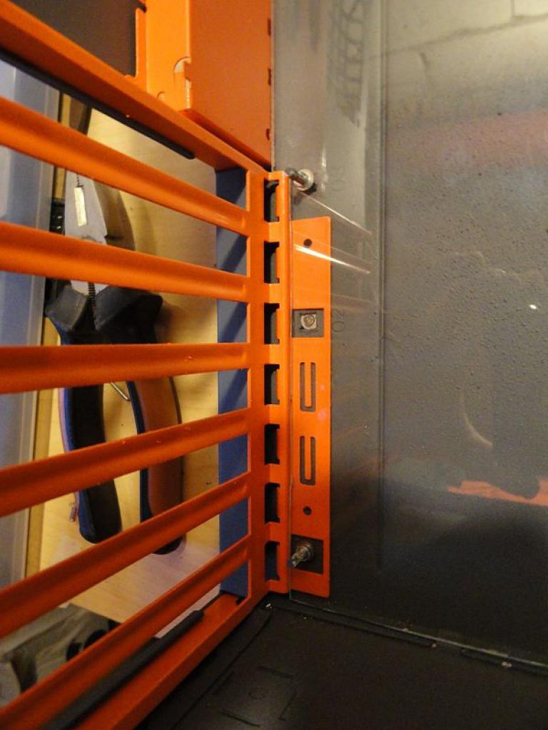 [09/12/2011] Jetzt mit orange-grauen Laufwerken, Board-Beleuchtung und mehr (54)