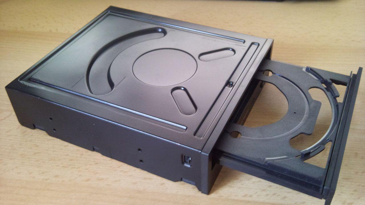 [02/12/2011] Blitzeinschlag im PC: Casemod The Blue Flash (3)