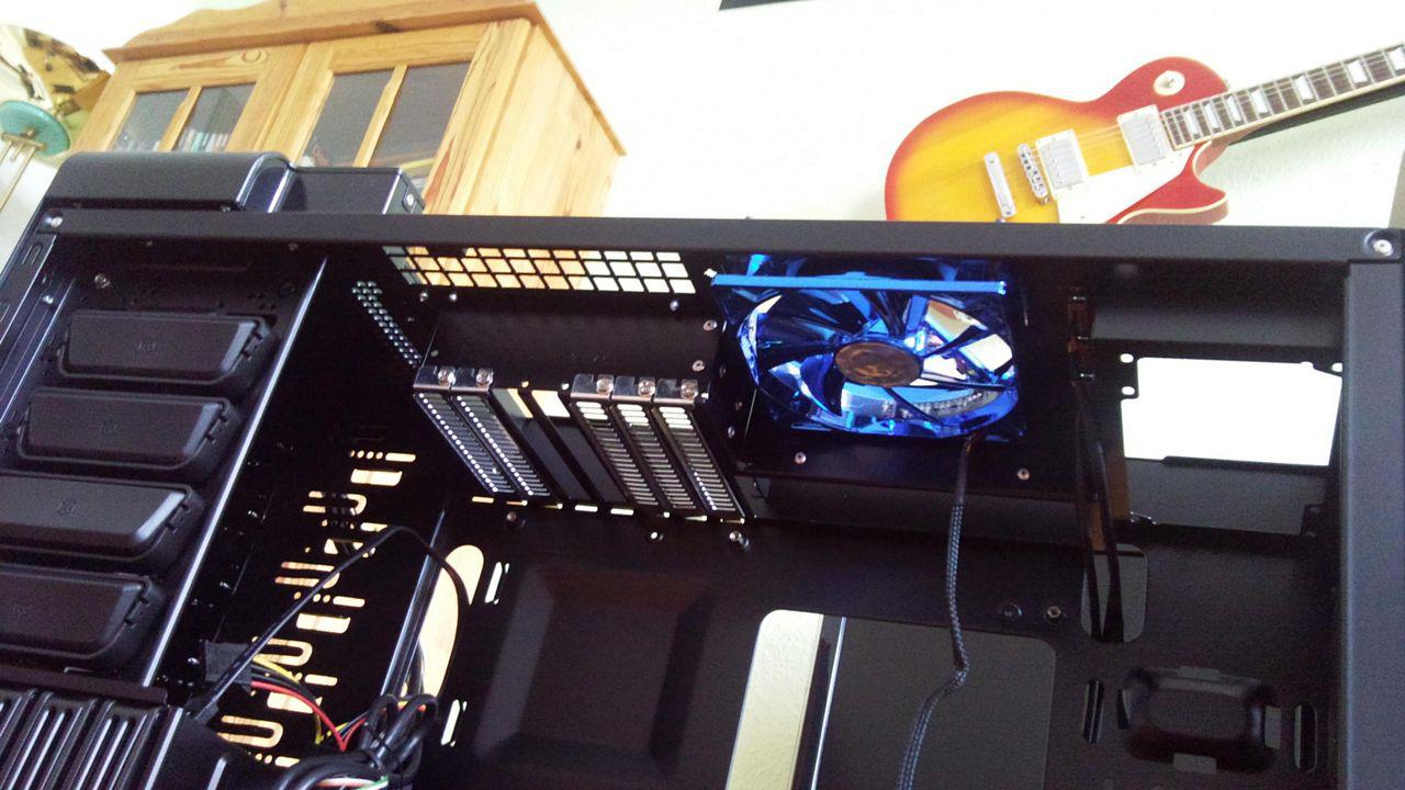 [02/12/2011] Blitzeinschlag im PC: Casemod The Blue Flash (5)