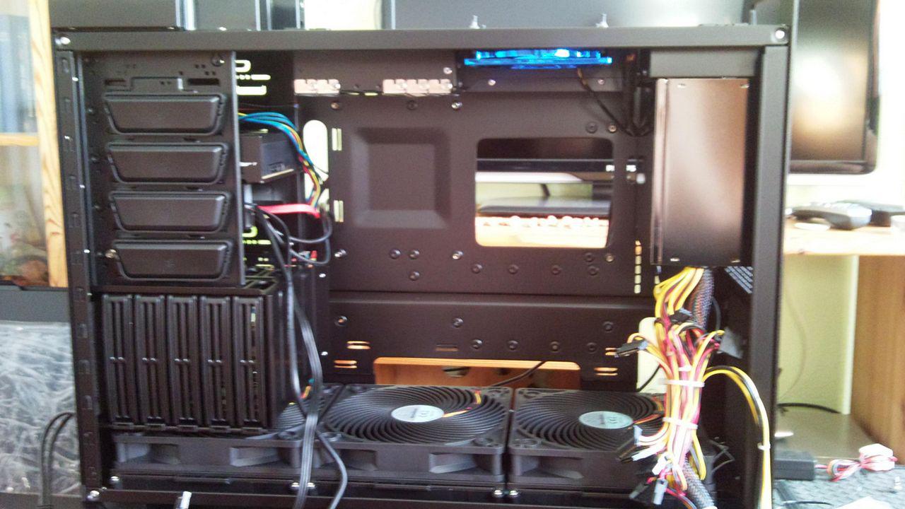 [02/12/2011] Blitzeinschlag im PC: Casemod The Blue Flash (7)