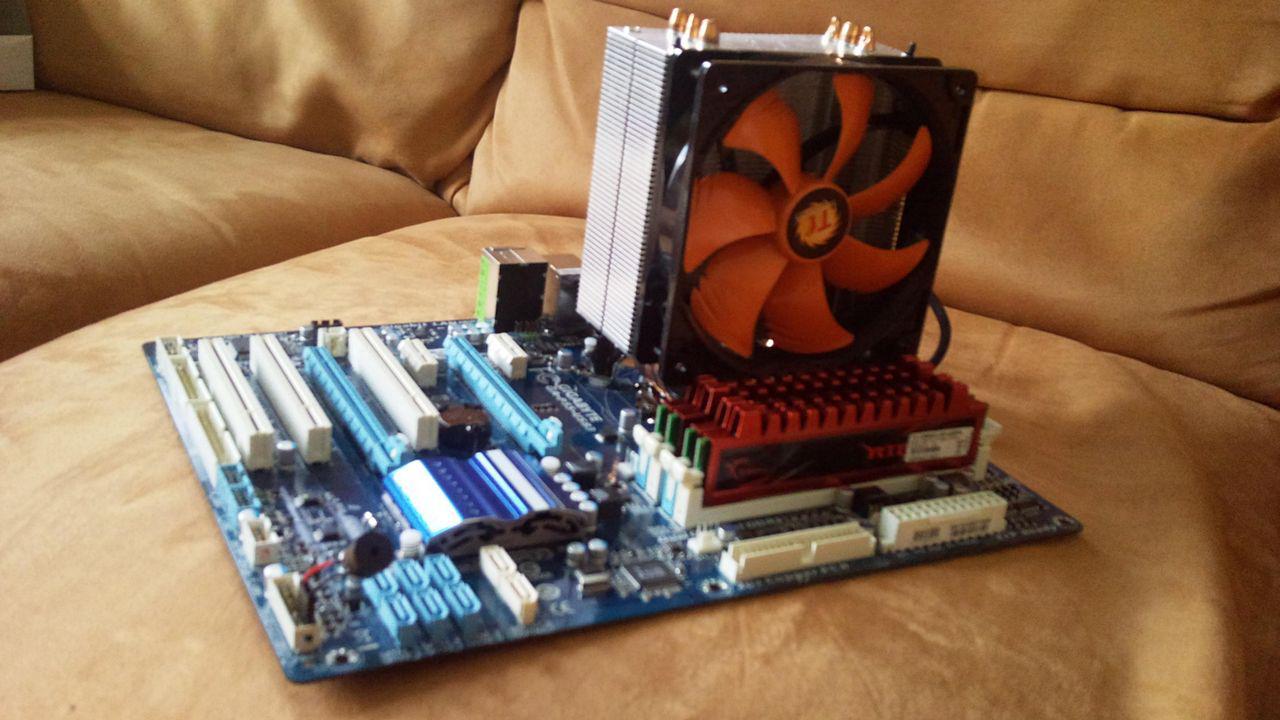 [02/12/2011] Blitzeinschlag im PC: Casemod The Blue Flash (8)