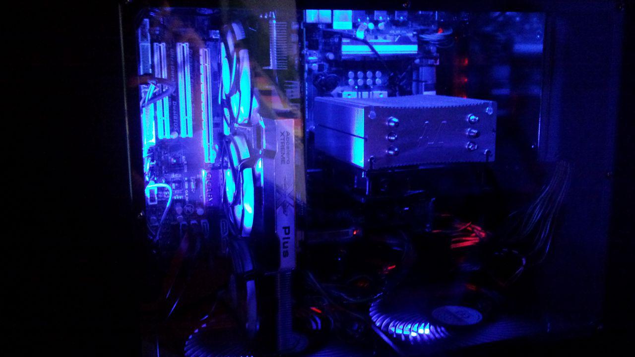 [02/12/2011] Blitzeinschlag im PC: Casemod The Blue Flash (11)