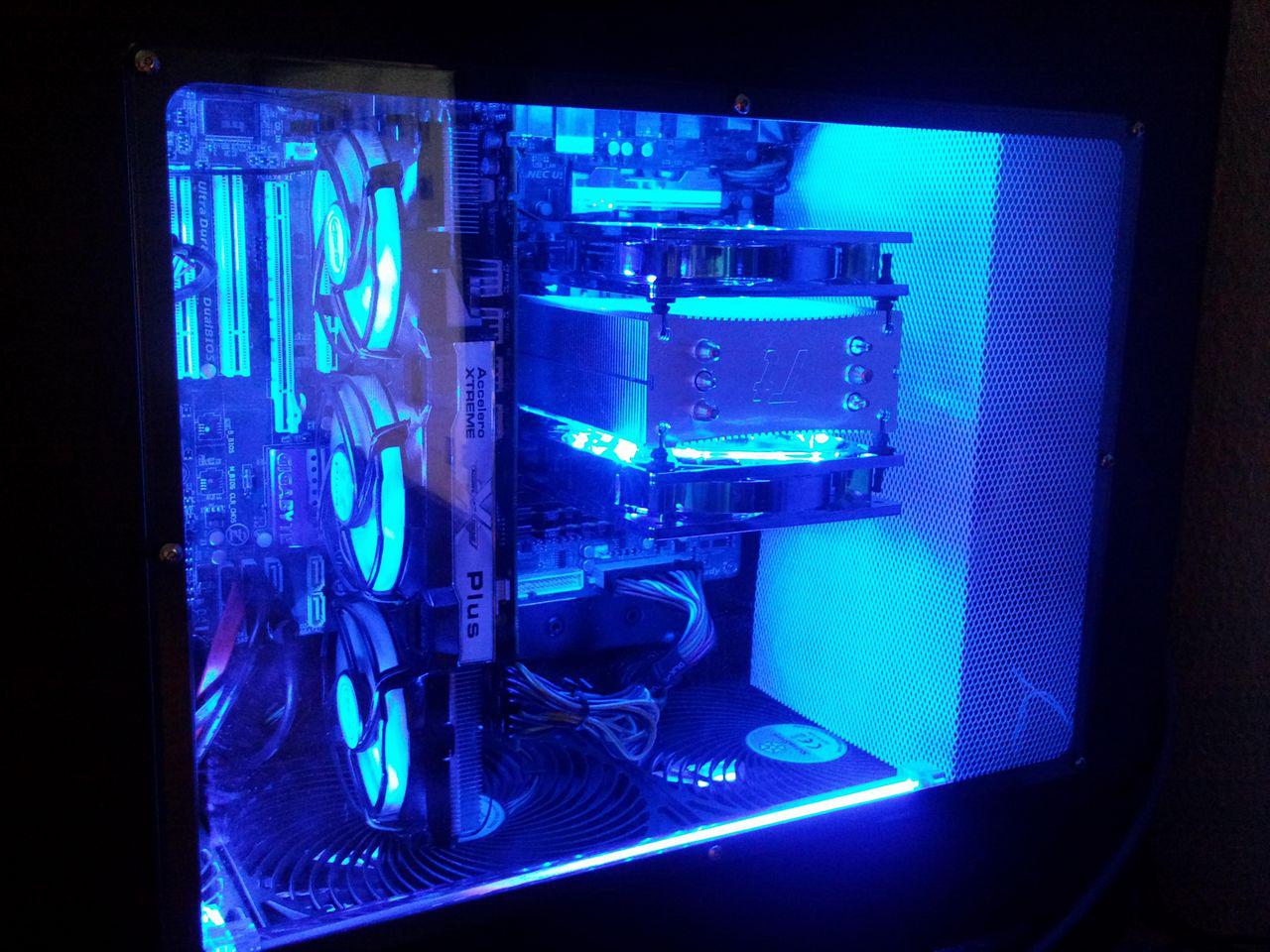 [02/12/2011] Blitzeinschlag im PC: Casemod The Blue Flash (14)