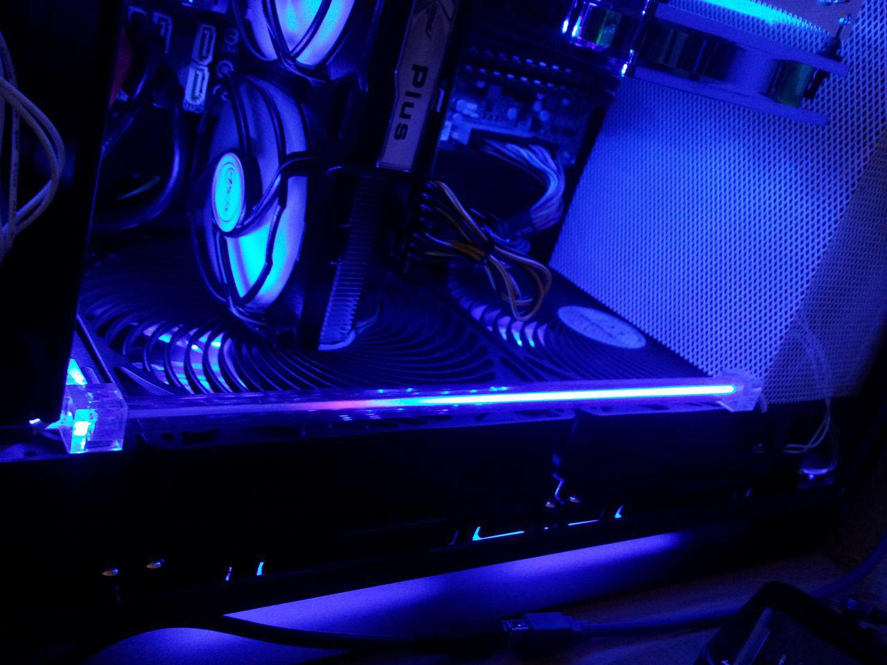 [02/12/2011] Blitzeinschlag im PC: Casemod The Blue Flash (19)