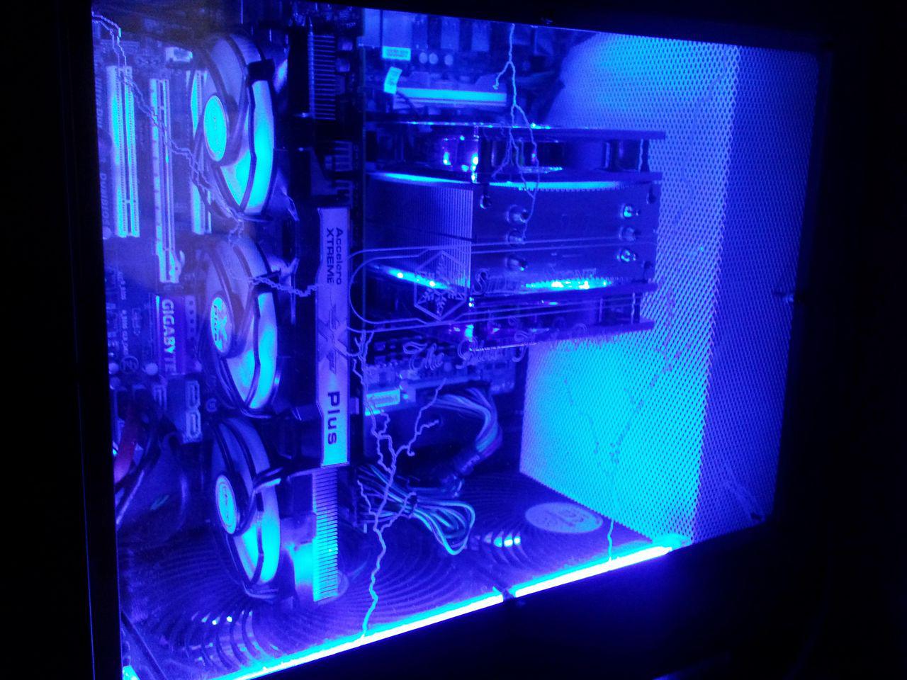 [02/12/2011] Blitzeinschlag im PC: Casemod The Blue Flash (26)