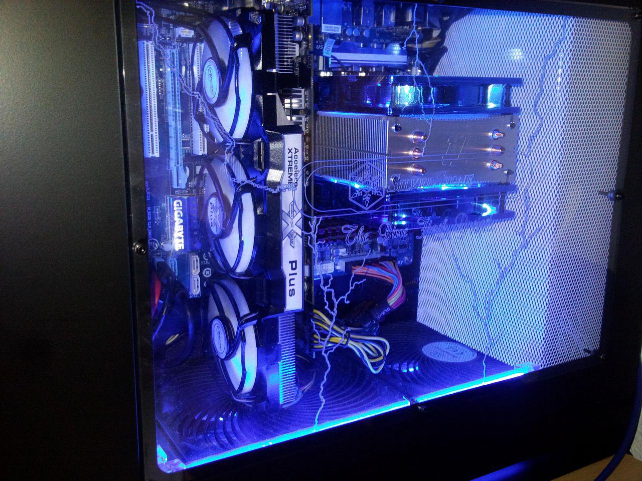 [02/12/2011] Blitzeinschlag im PC: Casemod The Blue Flash (27)