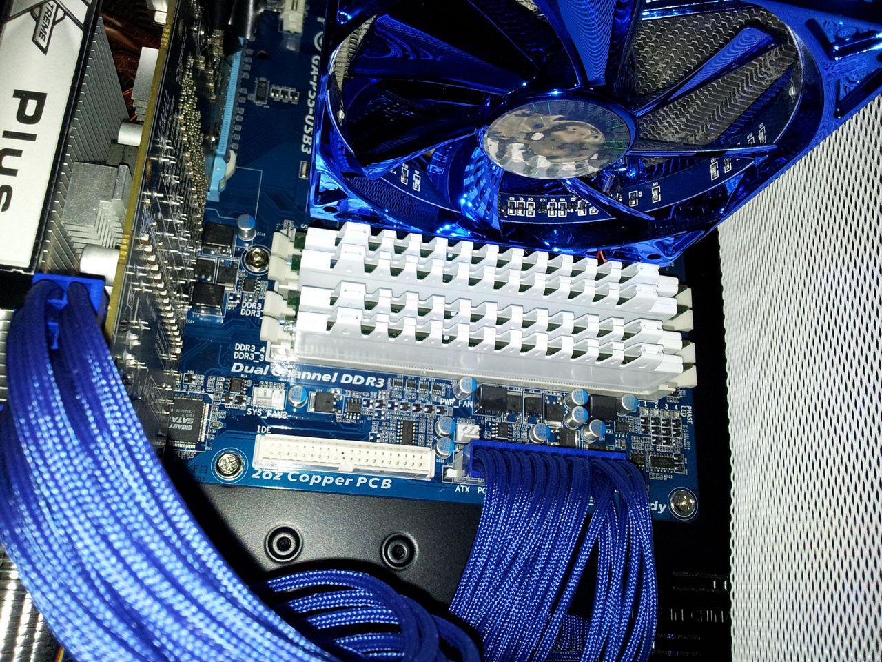 [02/12/2011] Blitzeinschlag im PC: Casemod The Blue Flash (59)