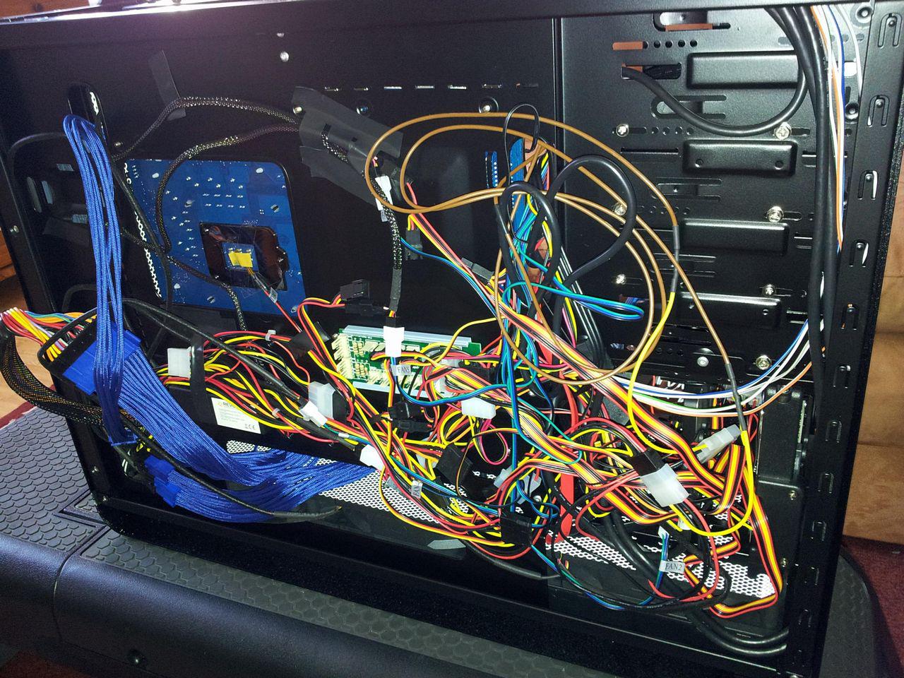 [02/12/2011] Blitzeinschlag im PC: Casemod The Blue Flash (66)