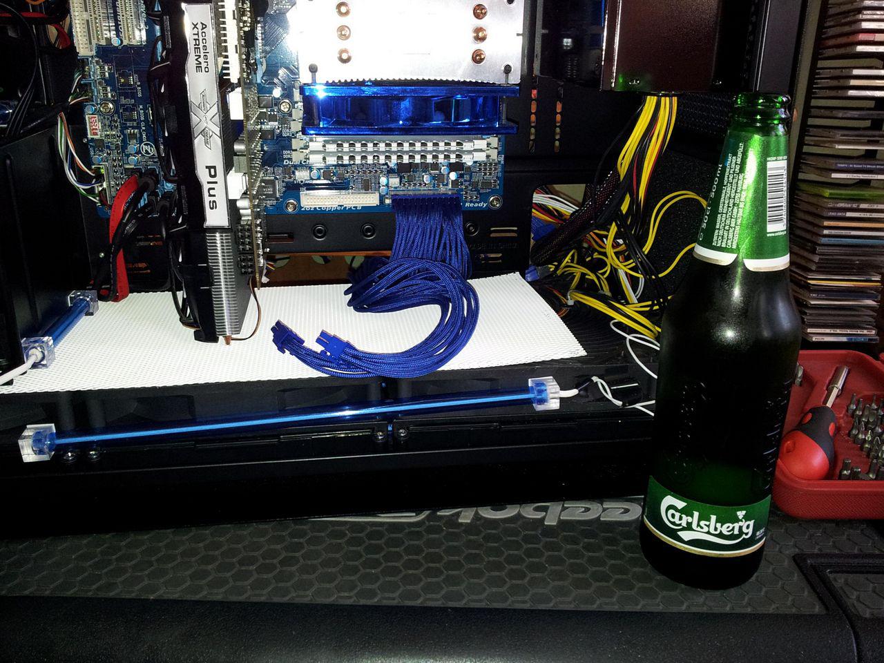 [02/12/2011] Blitzeinschlag im PC: Casemod The Blue Flash (67)