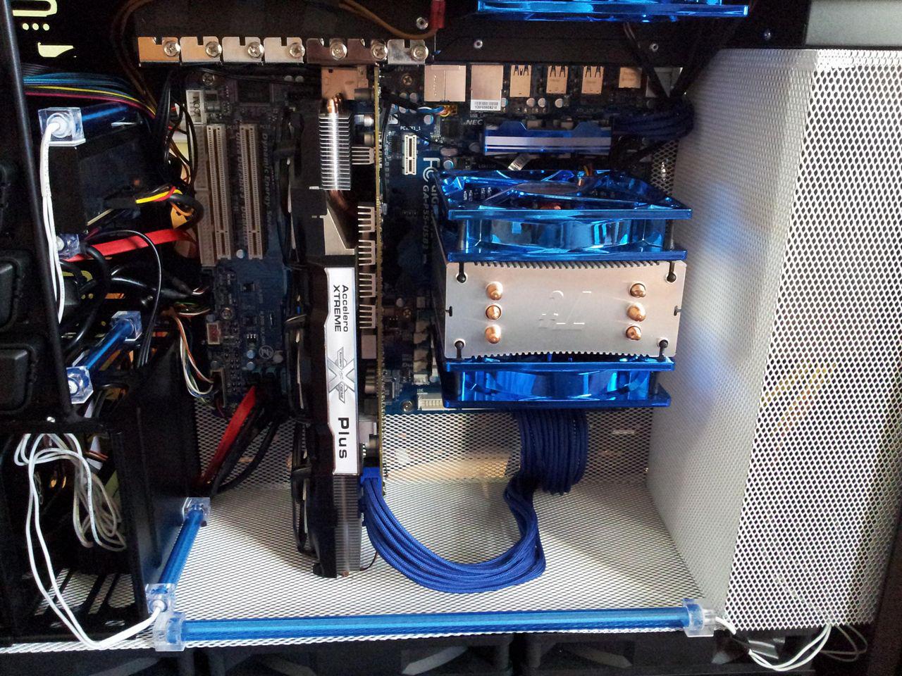 [02/12/2011] Blitzeinschlag im PC: Casemod The Blue Flash (75)
