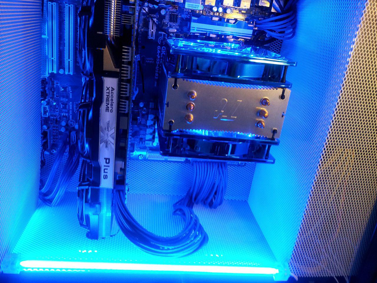 [02/12/2011] Blitzeinschlag im PC: Casemod The Blue Flash (82)