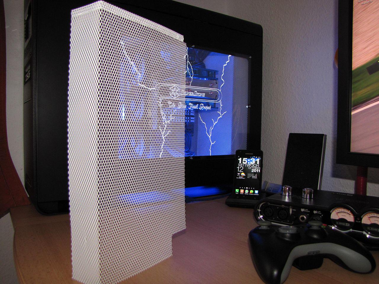 [02/12/2011] Blitzeinschlag im PC: Casemod The Blue Flash (89)