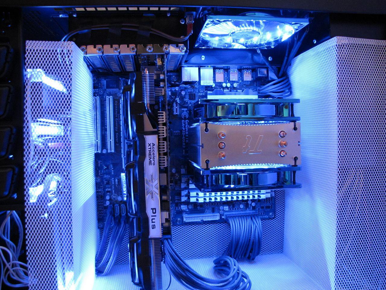 [02/12/2011] Blitzeinschlag im PC: Casemod The Blue Flash (90)