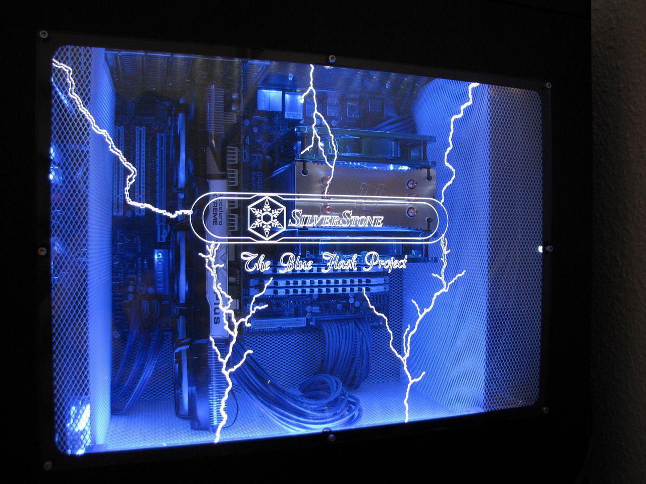[02/12/2011] Blitzeinschlag im PC: Casemod The Blue Flash (93)