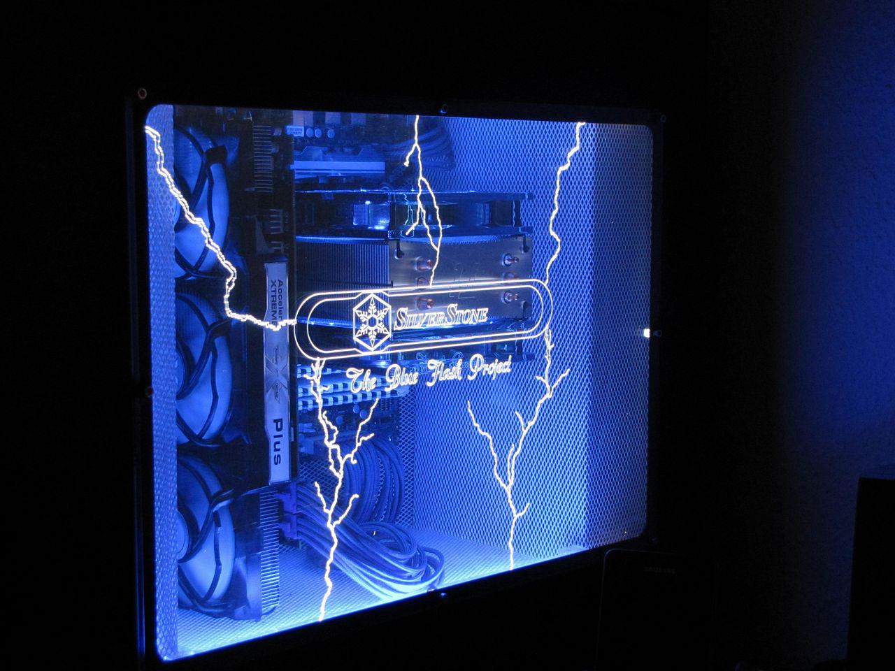 [02/12/2011] Blitzeinschlag im PC: Casemod The Blue Flash (94)
