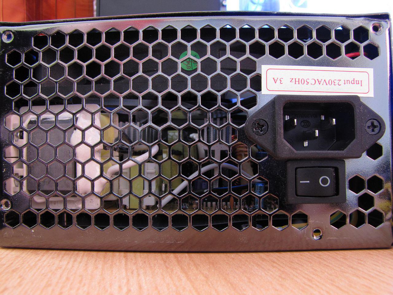 [02/12/2011] Blitzeinschlag im PC: Casemod The Blue Flash (101)