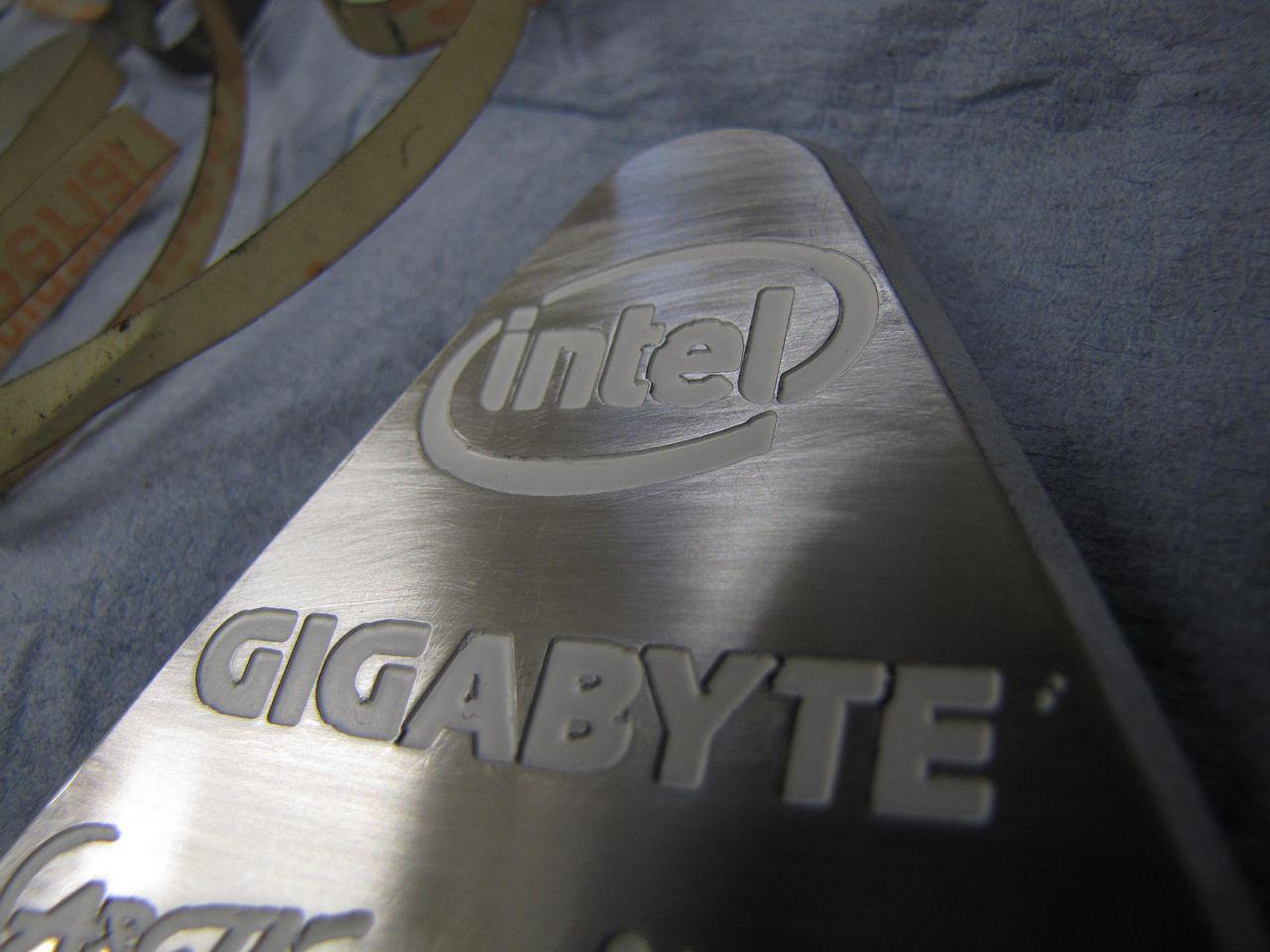 [02/12/2011] Blitzeinschlag im PC: Casemod The Blue Flash (115)