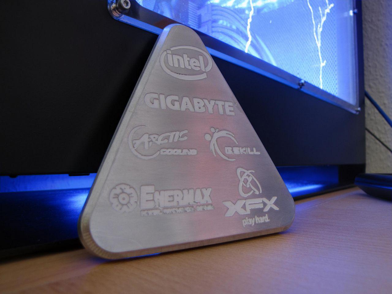 [02/12/2011] Blitzeinschlag im PC: Casemod The Blue Flash (117)