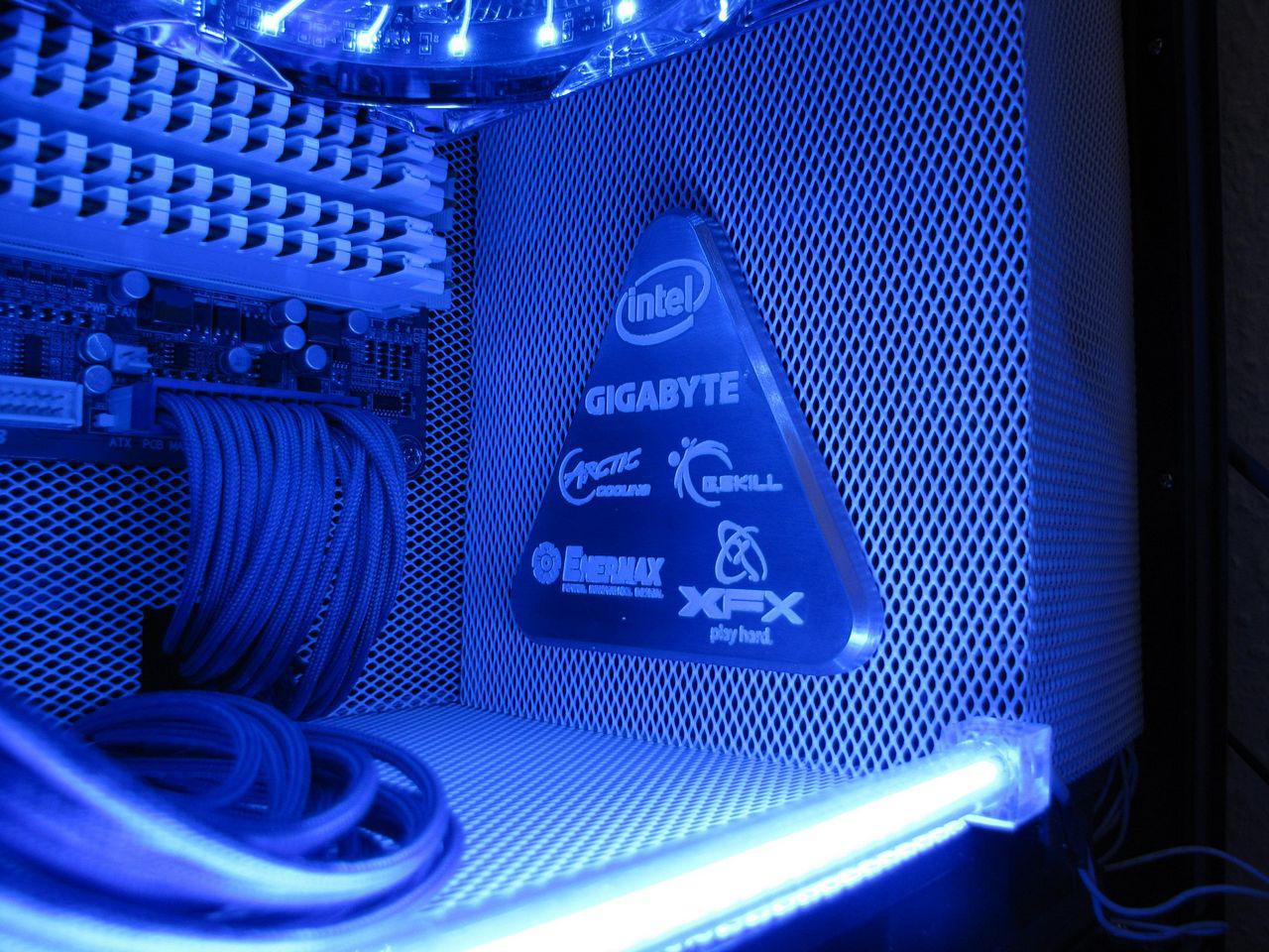 [02/12/2011] Blitzeinschlag im PC: Casemod The Blue Flash (118)